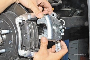 Замена тормозных колодок автомобилей в Киеве